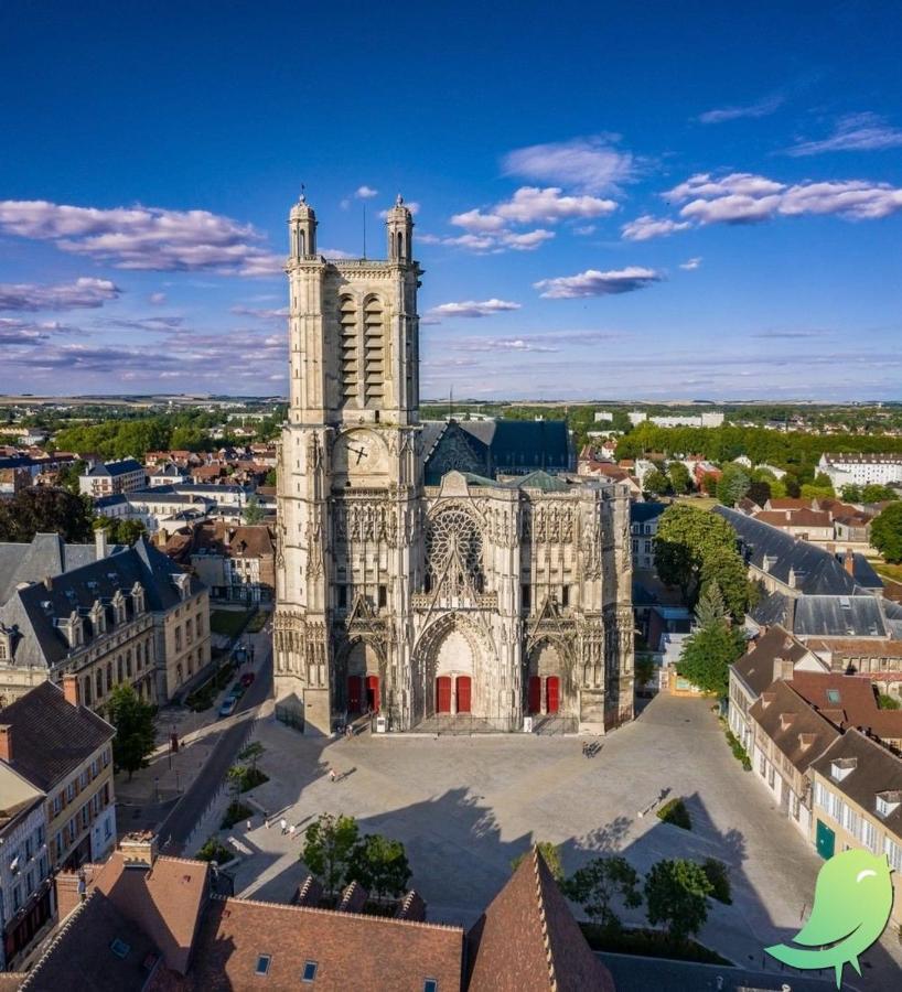 Appartement Cube Troyes Bagian luar foto